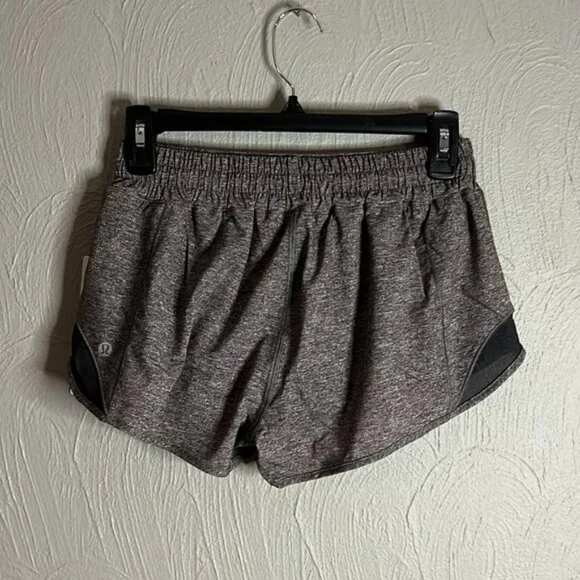 Lululemon Hotty Hot shorts 2.5” size 6 in heathered black